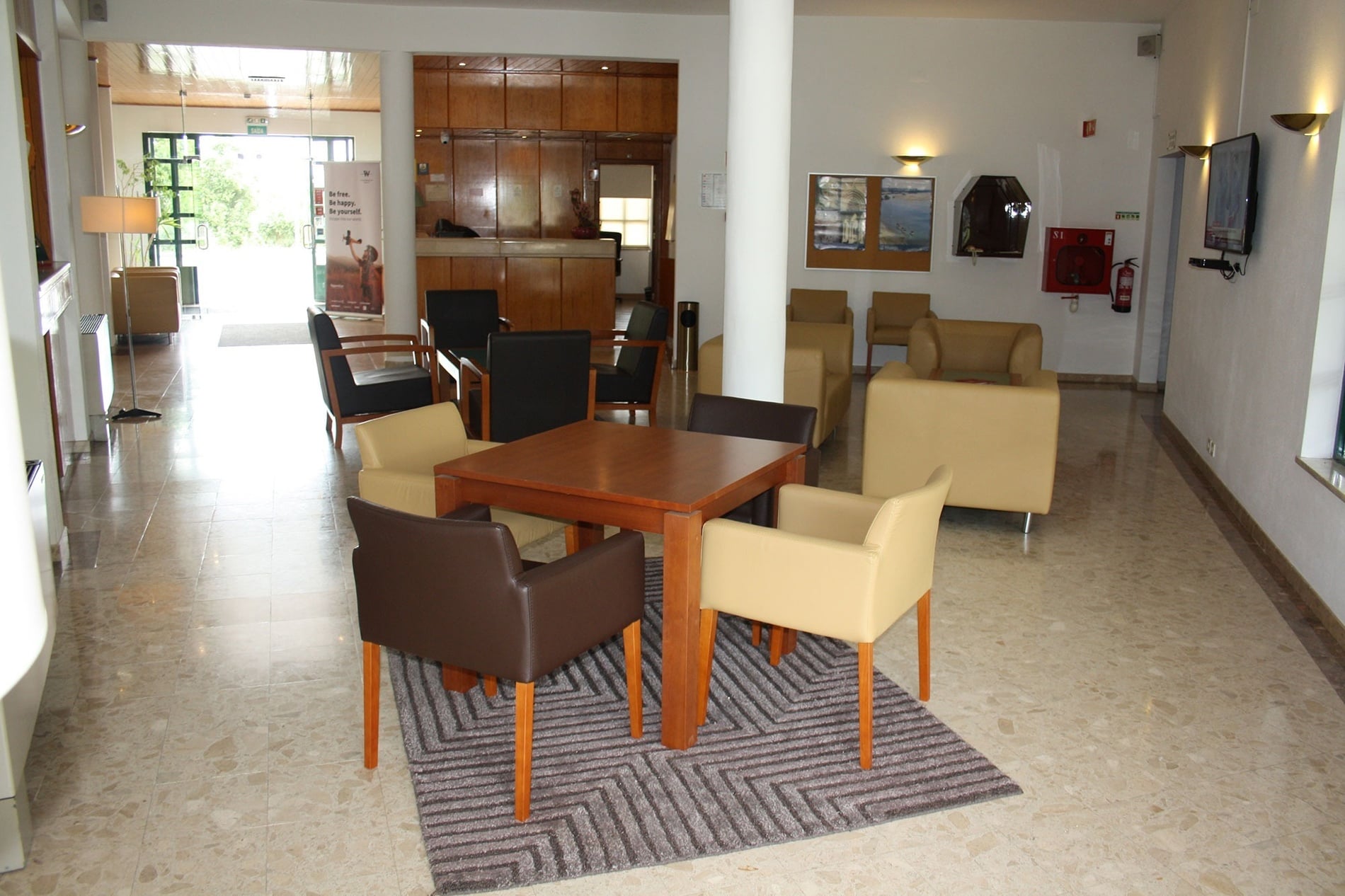 Lounge area with seating and tables at Flag Hotel Santarém. Book direct!