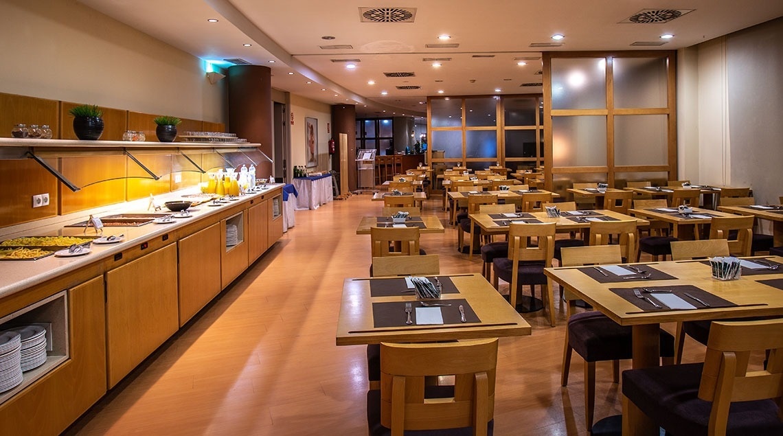 Buffet desayuno en Flag Hotel Valencia: variedad y frescura junto a la Ciudad de las Artes.