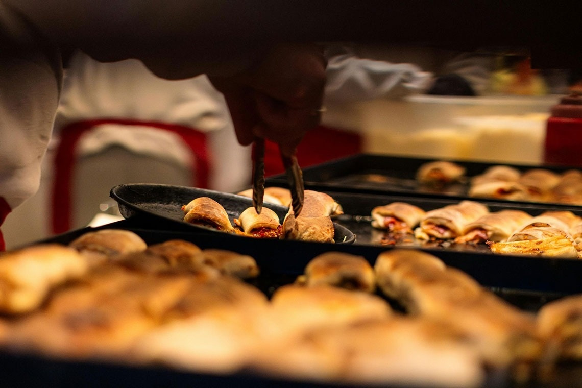 Golden Tulip Sao Joao da Madeira: Chef serves golden baked pastries with rich fillings.