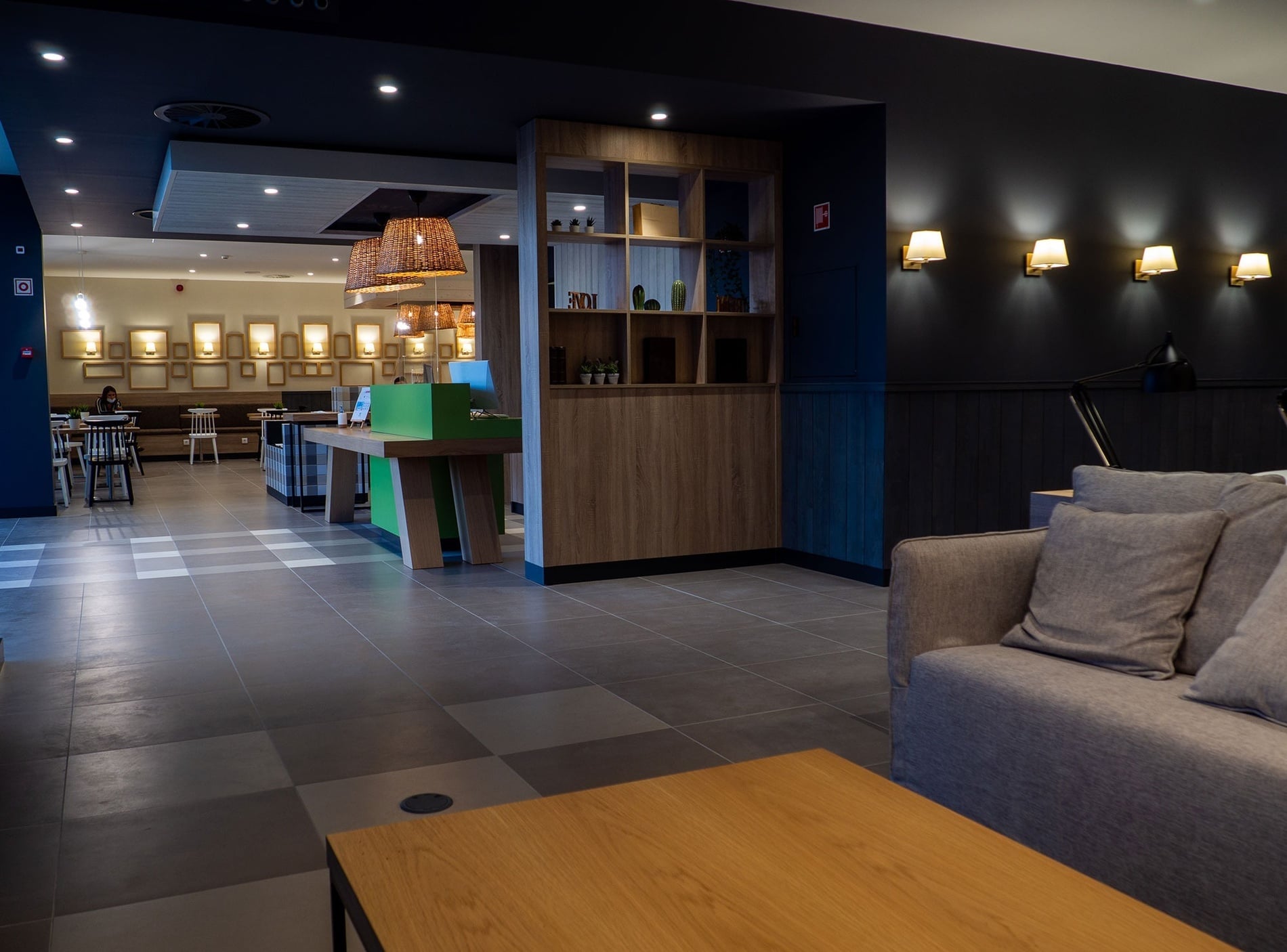 Modern lounge area at Flag Hotel Caldas da Rainha with sofas & tables.