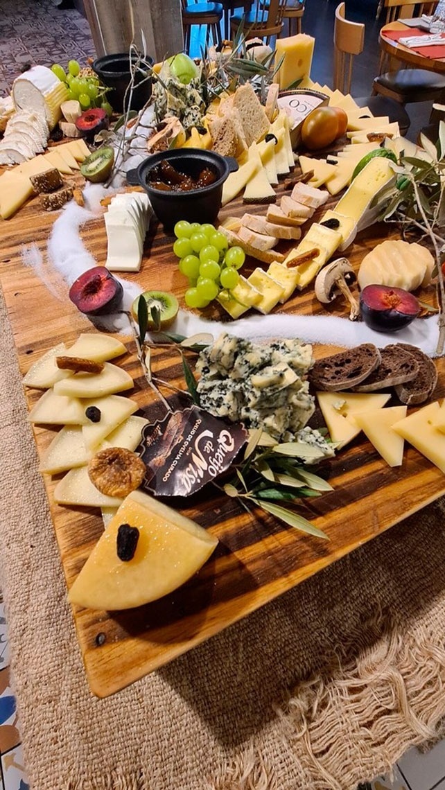Degustação de queijos variados no Monchique Resort & SPA by Flagworld Hotels.