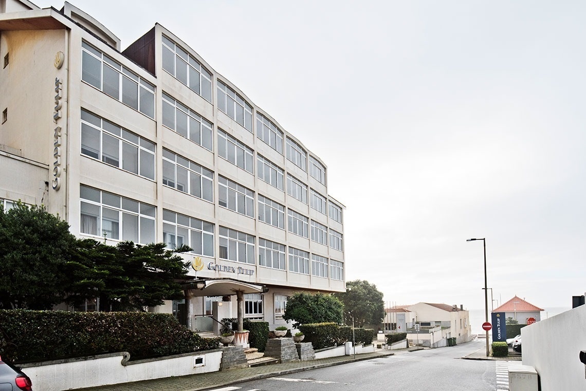 Lam Hotel Porto-Gaia: exterior view of the Golden Tulip hotel building.