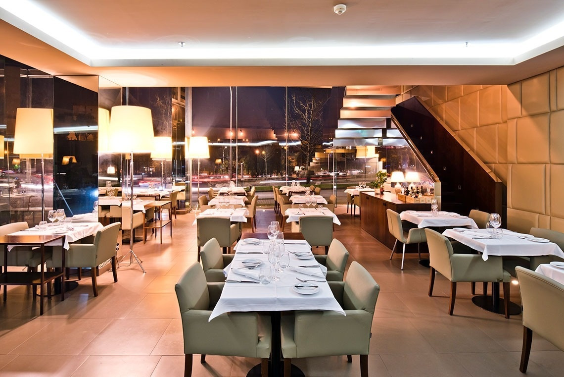 Elegant restaurant at Golden Tulip Sao Joao da Madeira | Official website