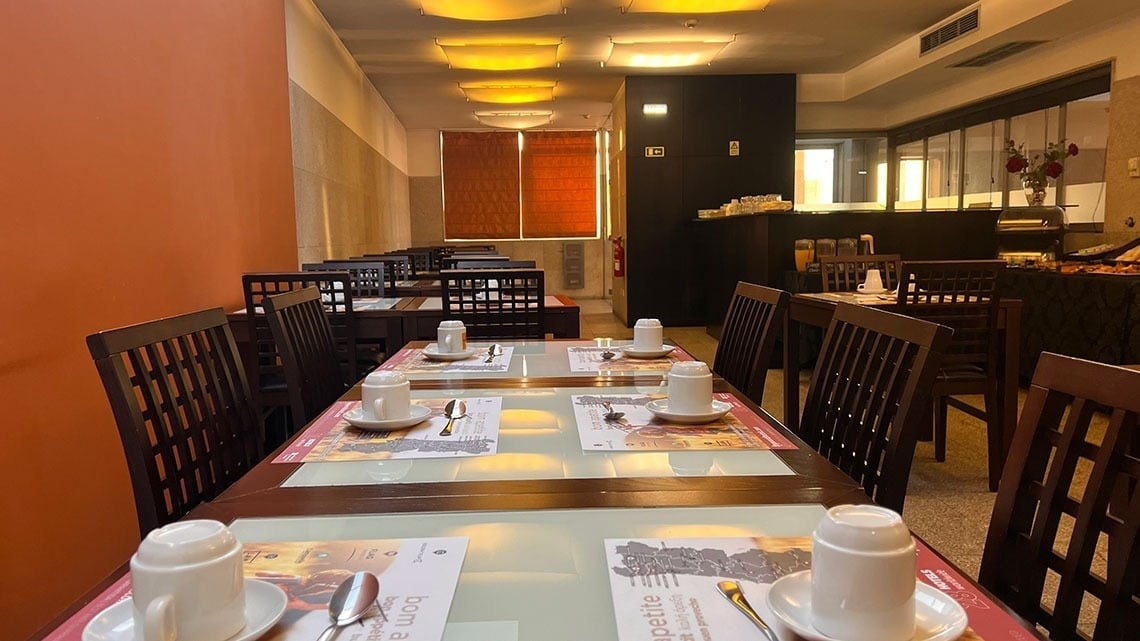 Breakfast setup at Flag Hotel Barcelos, ready for guests. Official website.