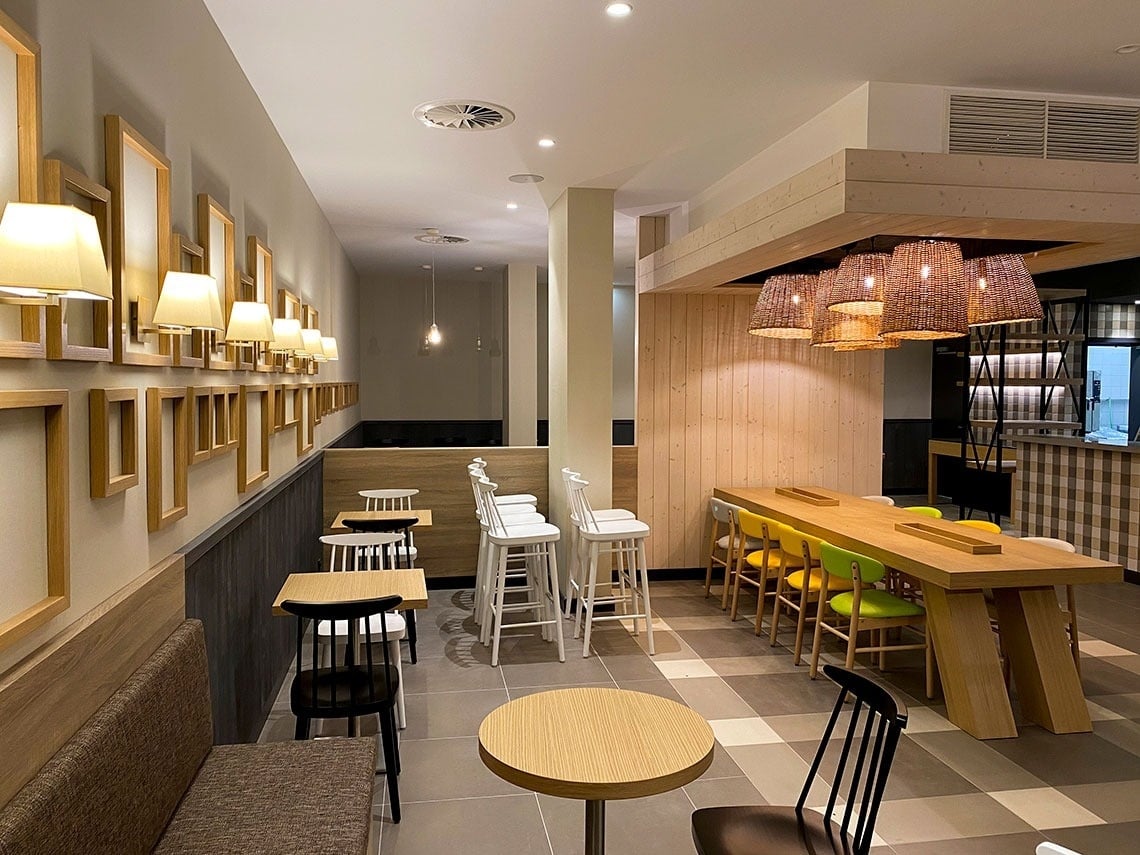 Modern cafe seating and lighting at Flag Hotel Caldas da Rainha.