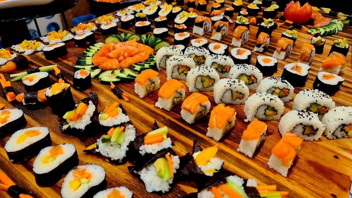 Buffet de sushi variado no Monchique Resort & SPA by Flagworld Hotels | Website oficial.