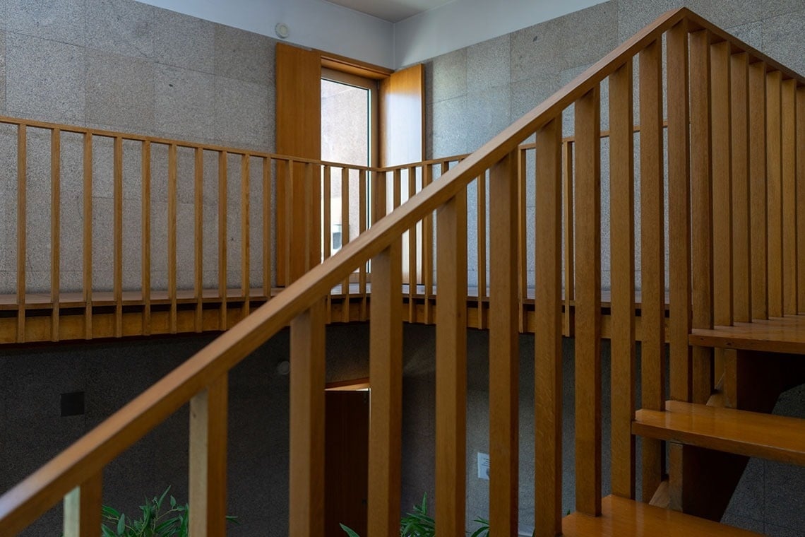 Wooden staircase and balcony at Flag Hotel Barcelos. Official website.