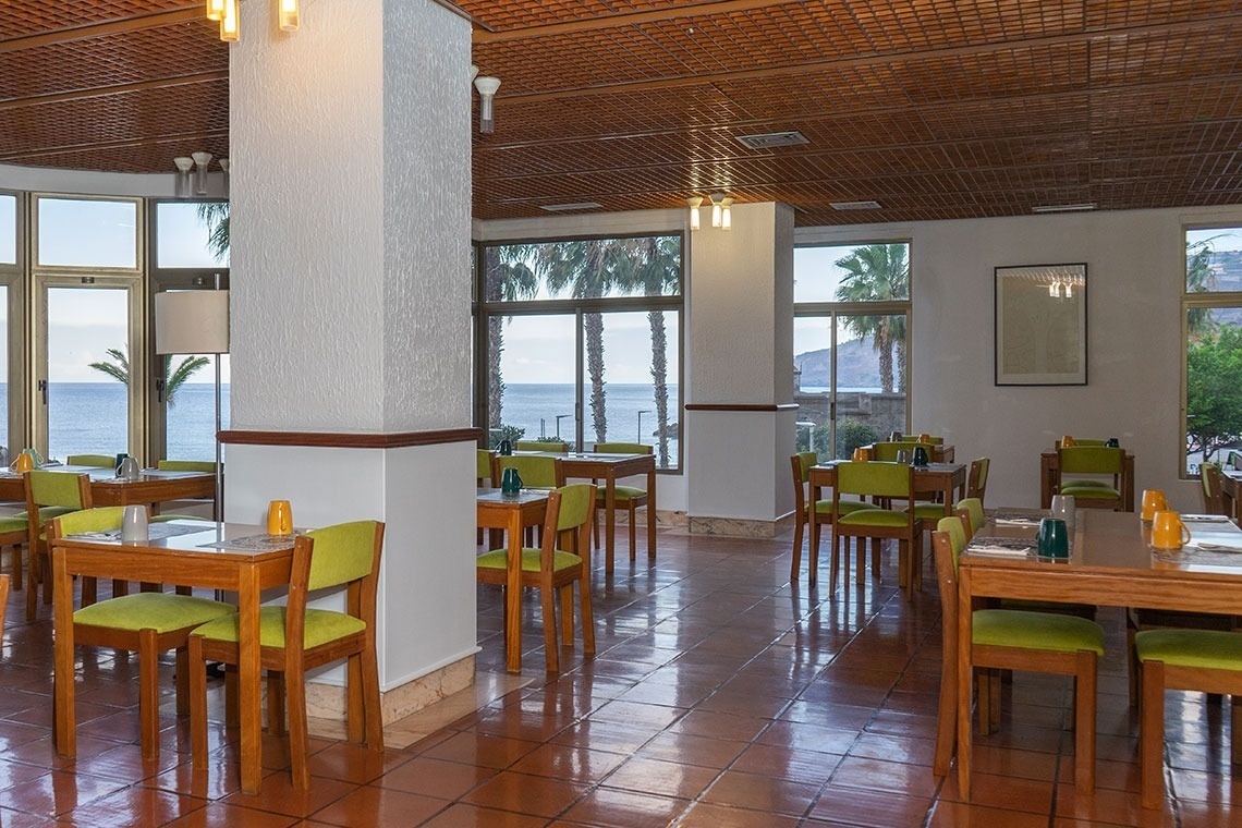 Ocean view dining at Flag Hotel Madeira - Ribeira Brava. Bright restaurant with sea views.