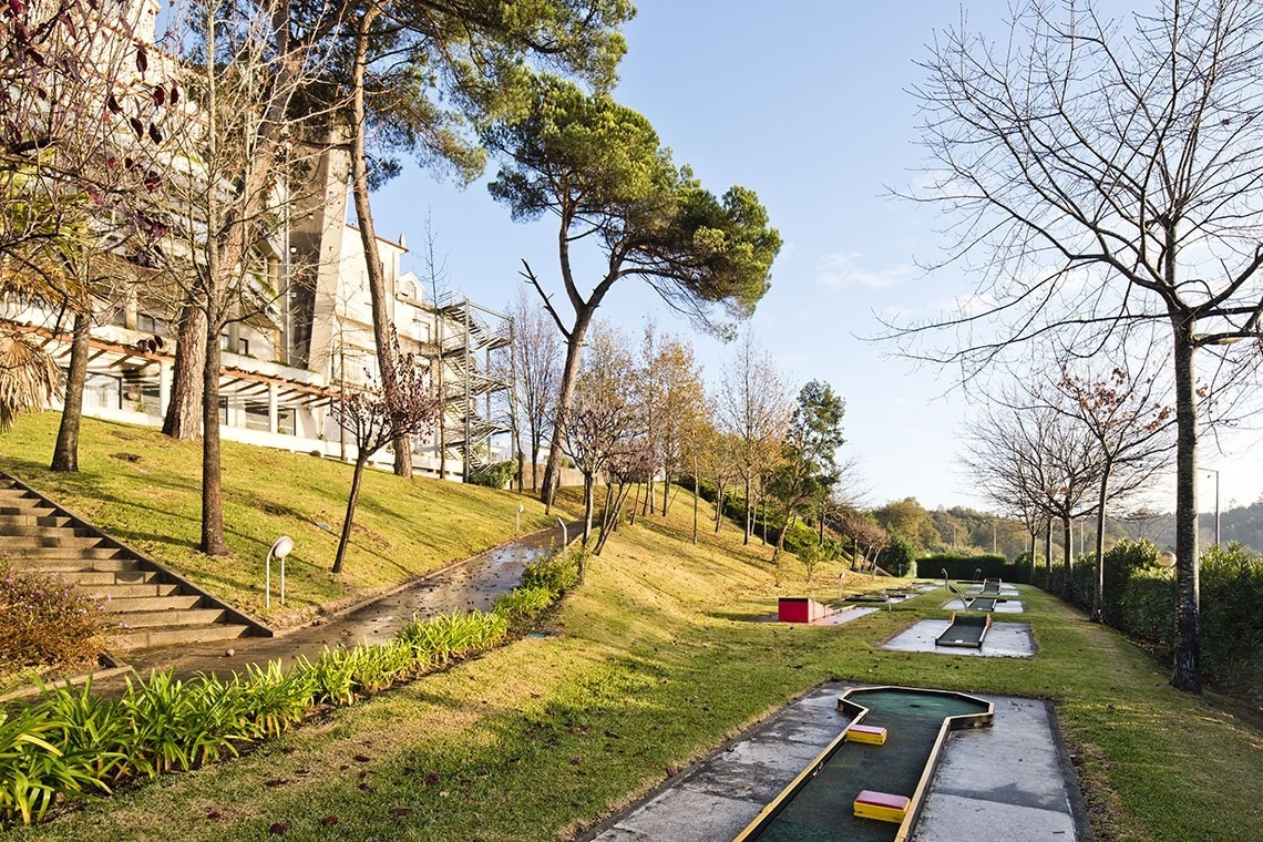Minigolf en Lam Hotel Estarreja. Disfruta del exterior y del hotel.