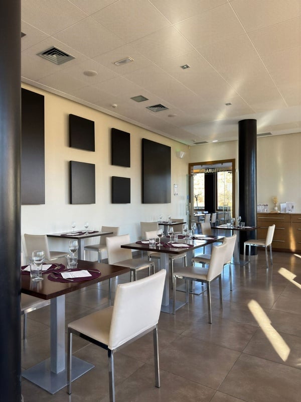 Bar acogedor en Birmajus: Hotel Fuente del Miro