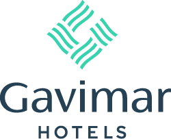 un logotipo para hoteles gavimar con un cuadrado verde