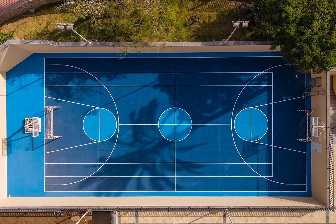 a room with a sign that says aiaiai on it