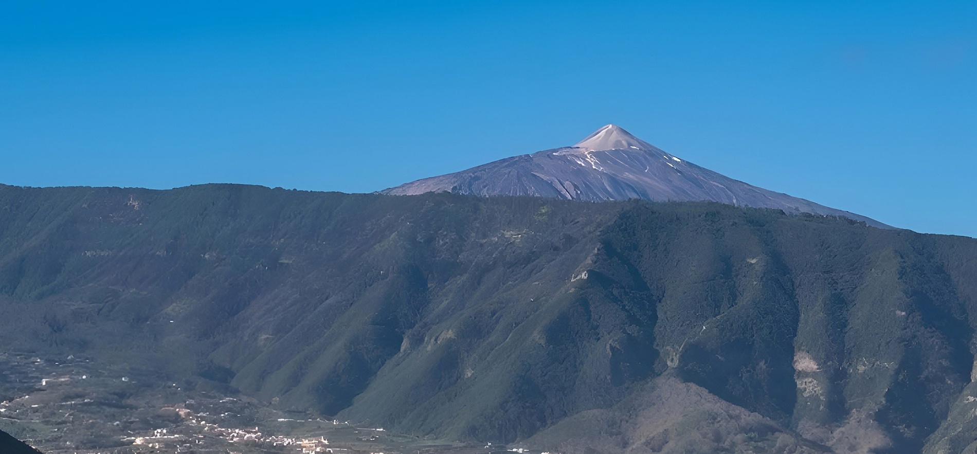 a buffet line in a restaurant with plates on it
