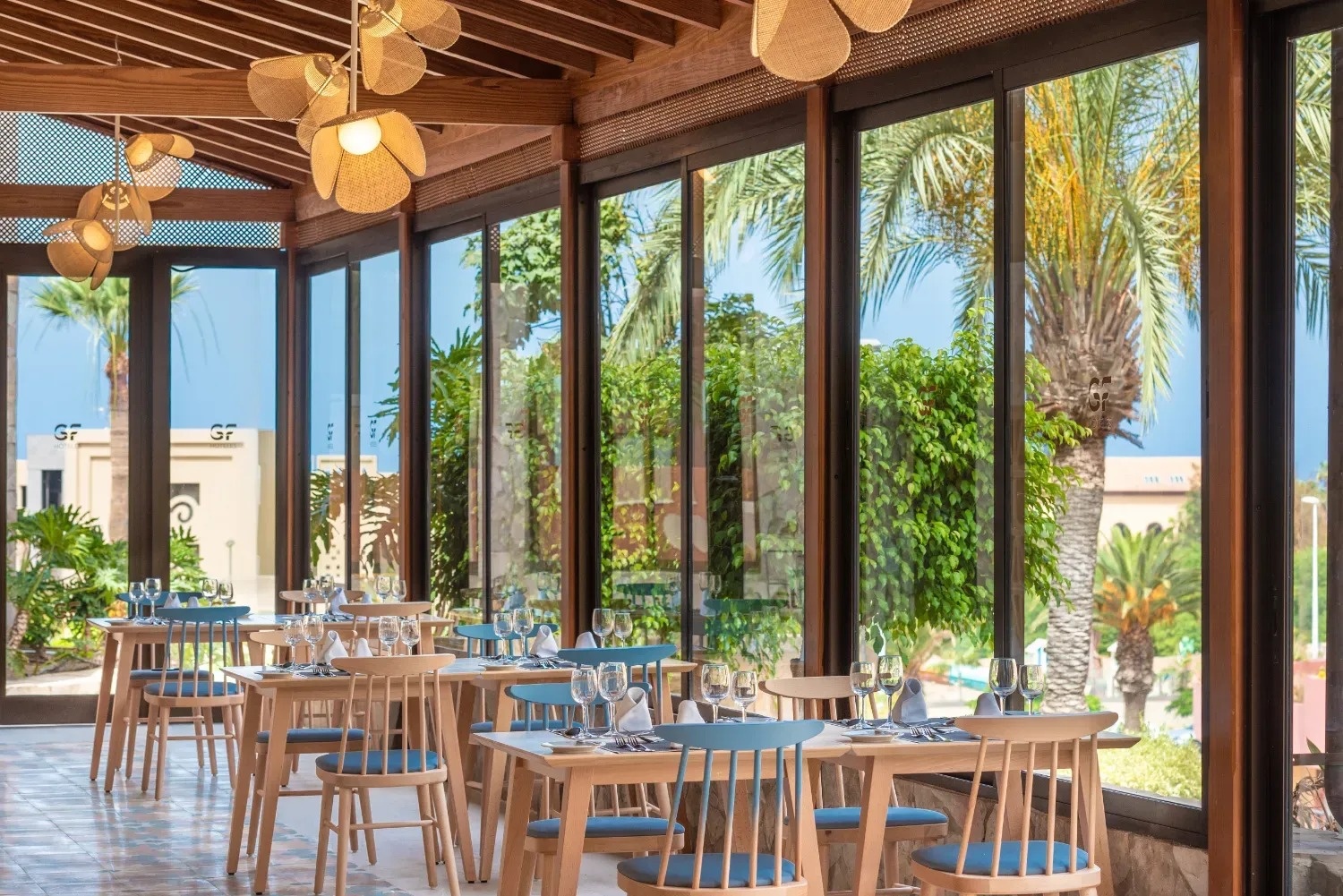 a restaurant with tables and chairs and a sign that says gt