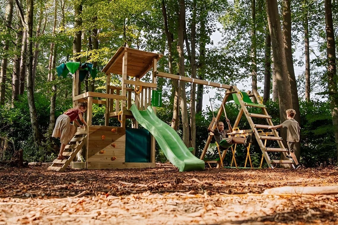 una vista aérea de una ola en el océano con la palabra begreenlife encima