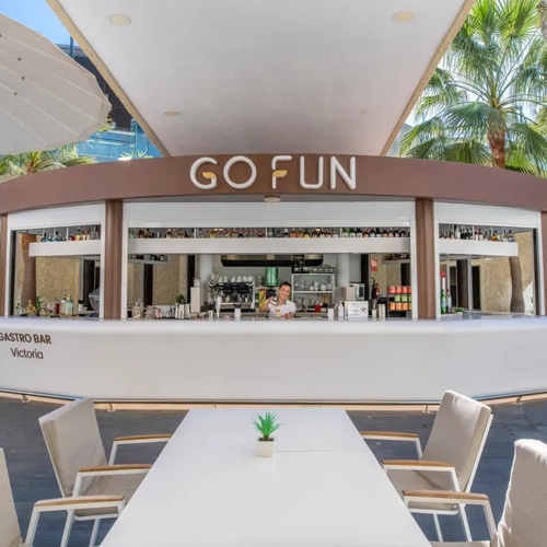 un bar redondo con la palabra go fun encima