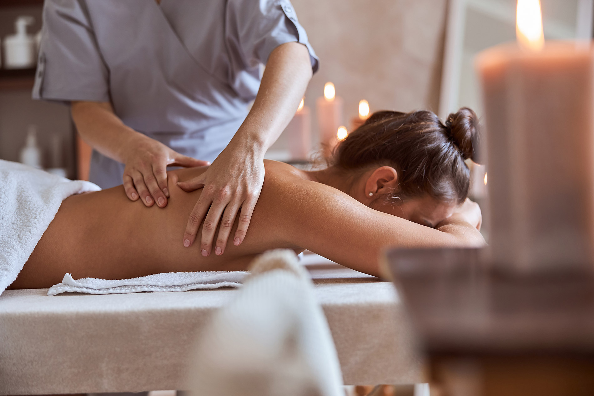 Relaxing spa massage with soothing candlelit Treatments and rituals, Spa & Wellness | Gran Palas Experience.