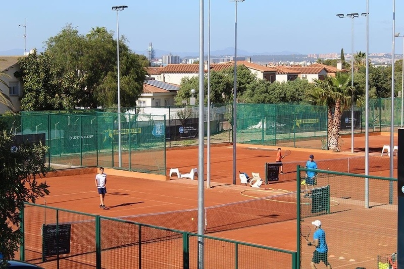 Platges de fina sorra daurada i esports de mar i platja