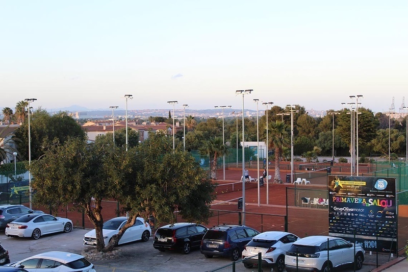 Playas de fina arena dorada y deportes de mar y playa