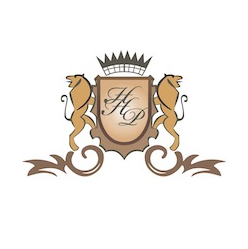 un logotipo blanco con una corona de laurel y la letra c en un círculo .