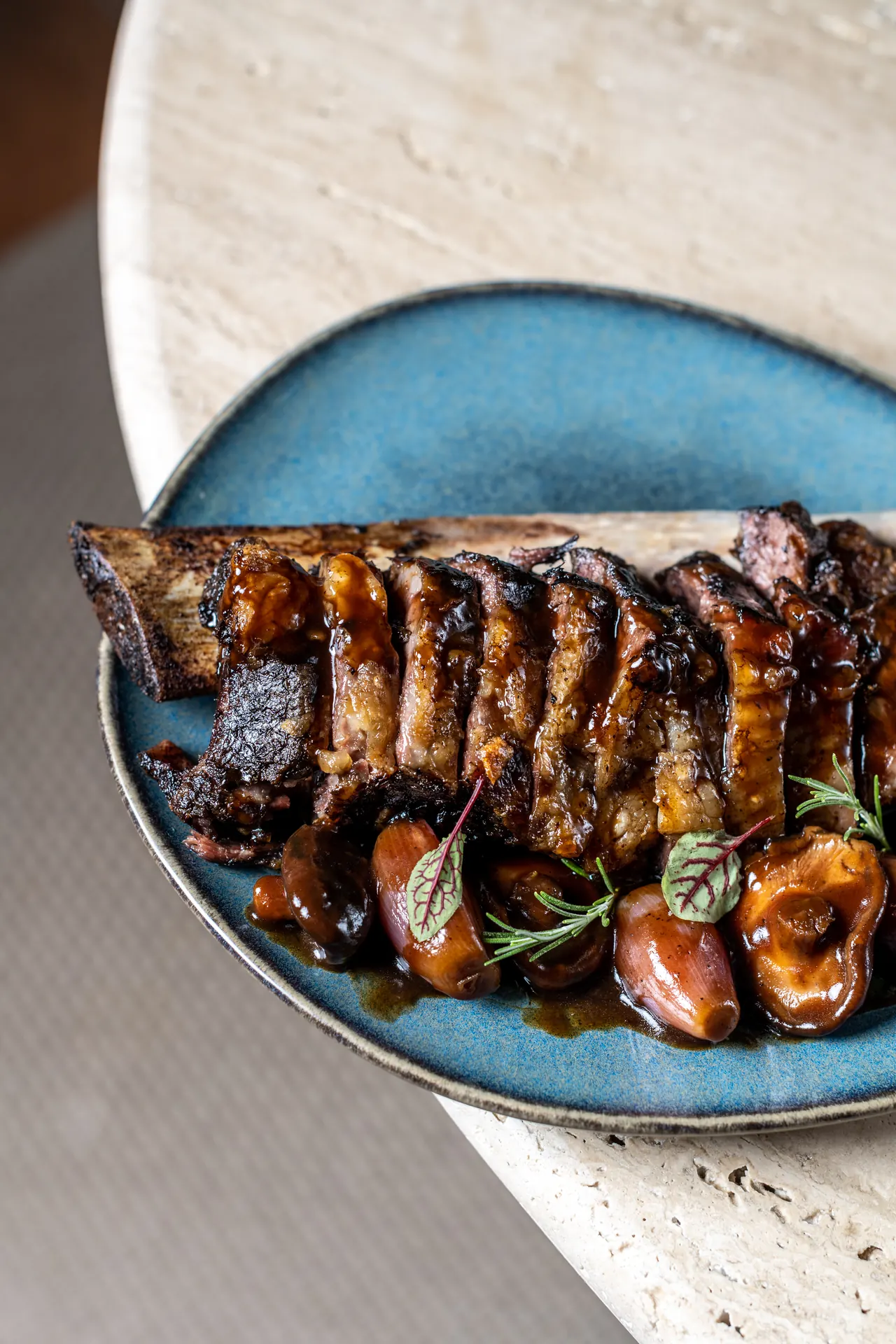 Succulent braised beef ribs with glazed shallots and rosemary, a perfect Hacienda Zorita Wine Hotel dish.