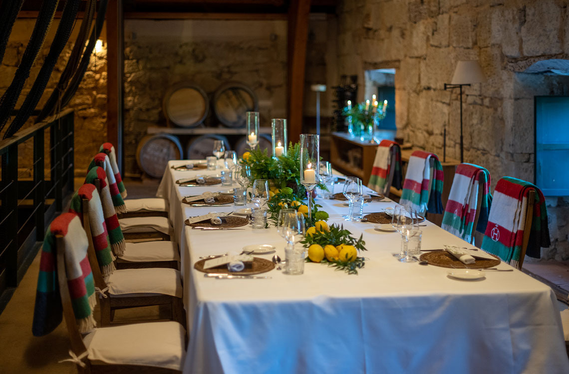 Hacienda Zorita Wine Hotel: viñedo y bodega, hotel rural con encanto en entorno natural.