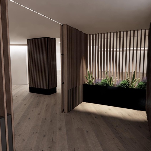 un pasillo con una puerta de madera y una maceta de plantas