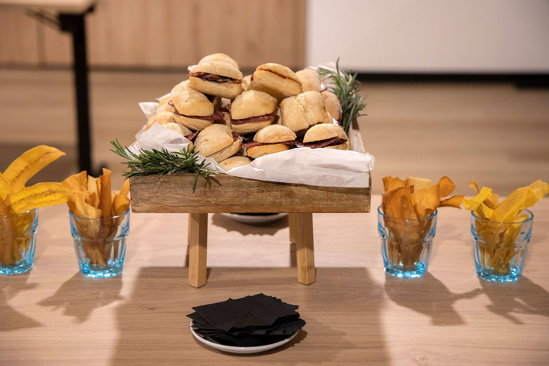 Mini sandwiches and chips NEXTA: Corporativa presentation.