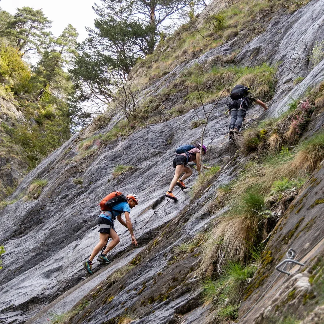 Hikers on a via ferrata, perfect for NEXTA: Corporativa events.