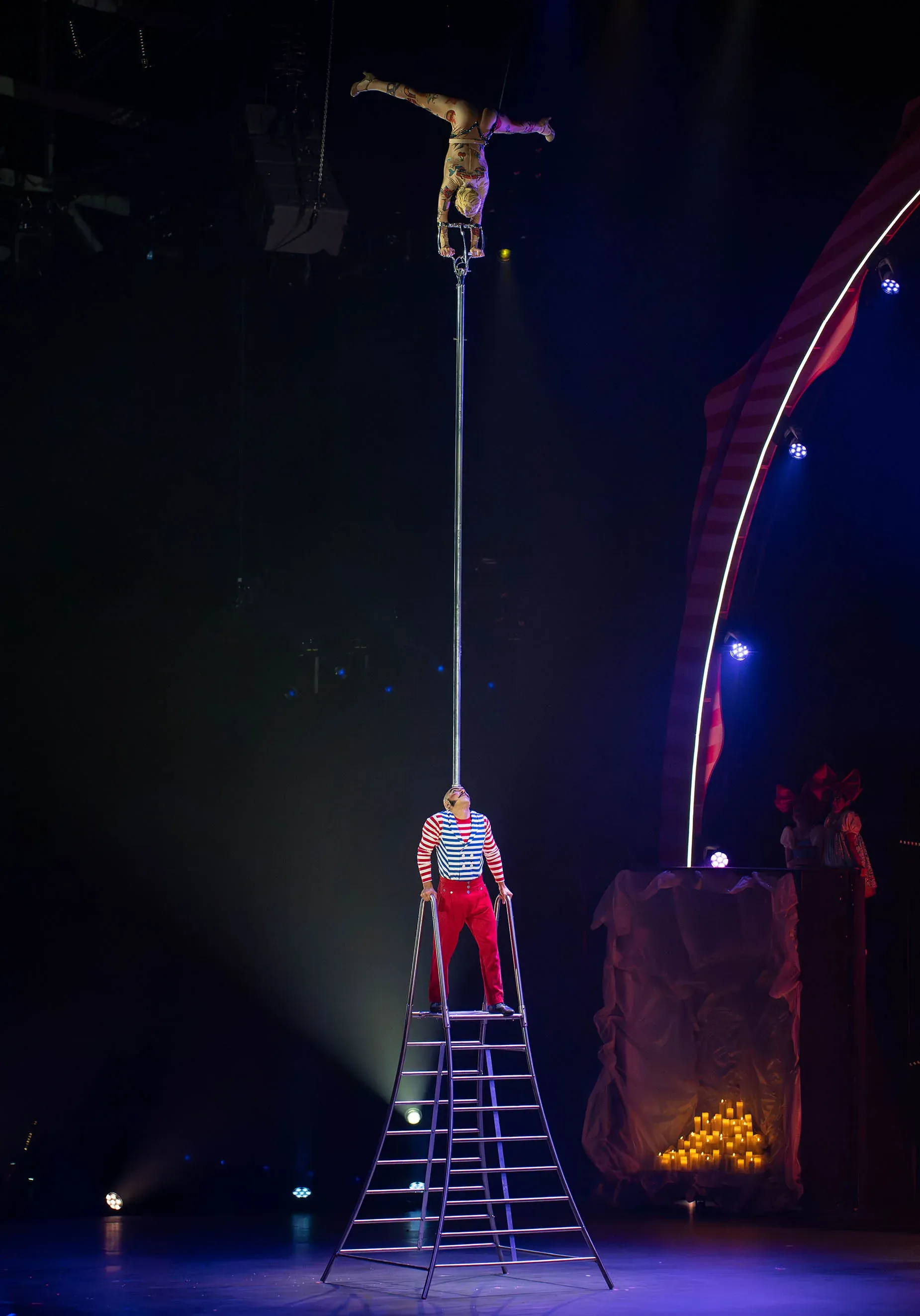 Acrobates de circ en NEXTA: Corporativa amb un salt mortal en vertical.
