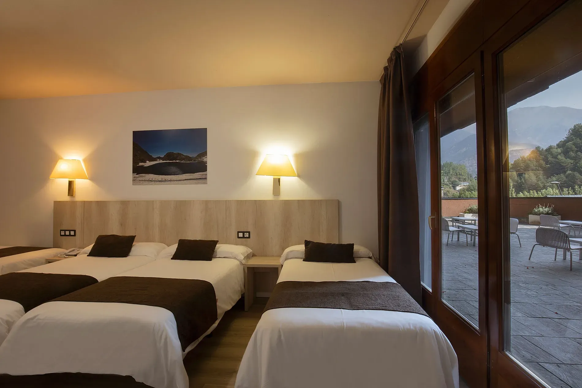 Hotel Marco Polo | Nexta | Andorra: Triple room with balcony view. Official Web.