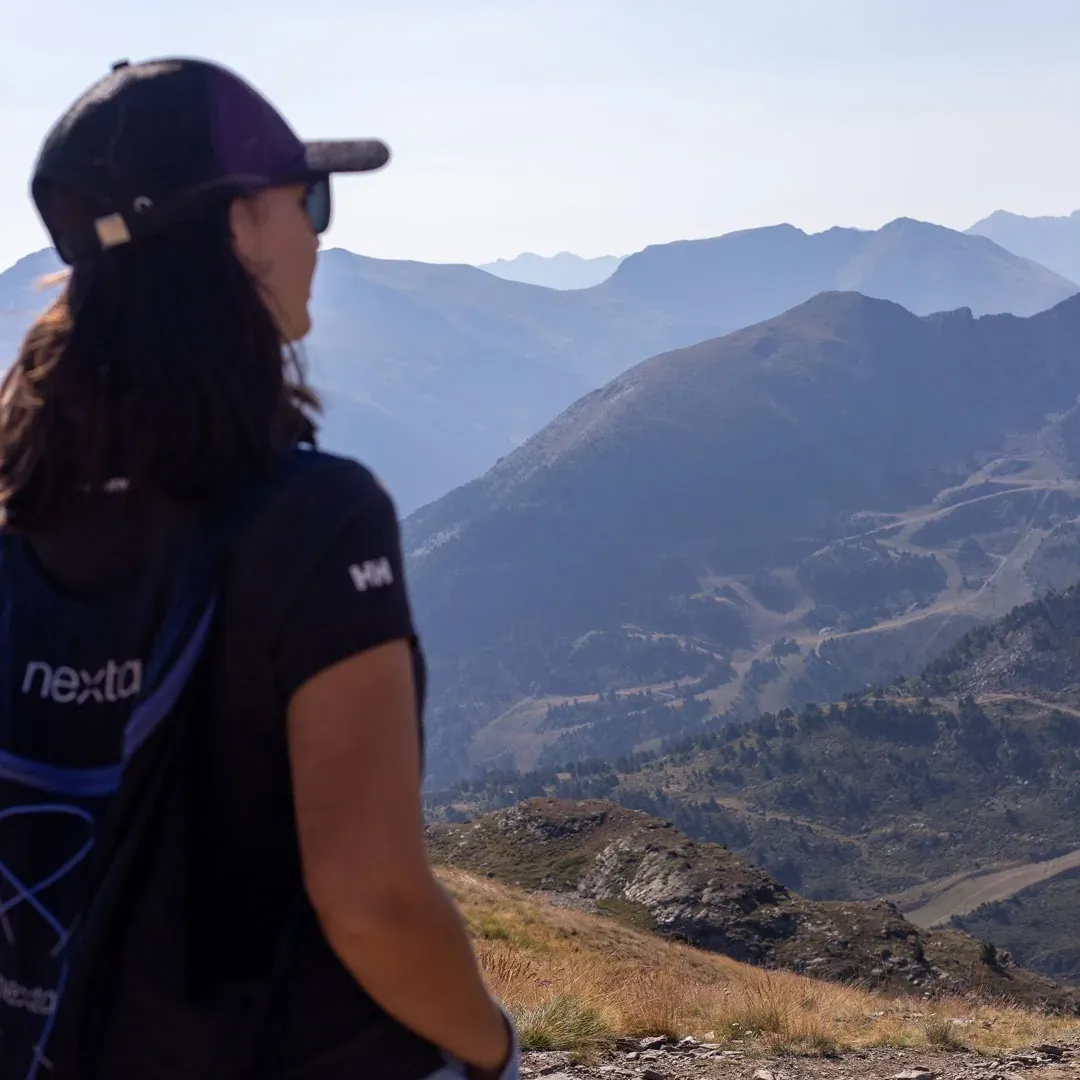 Vista de montaña NEXTA: Corporativa para explorar paisajes impresionantes.