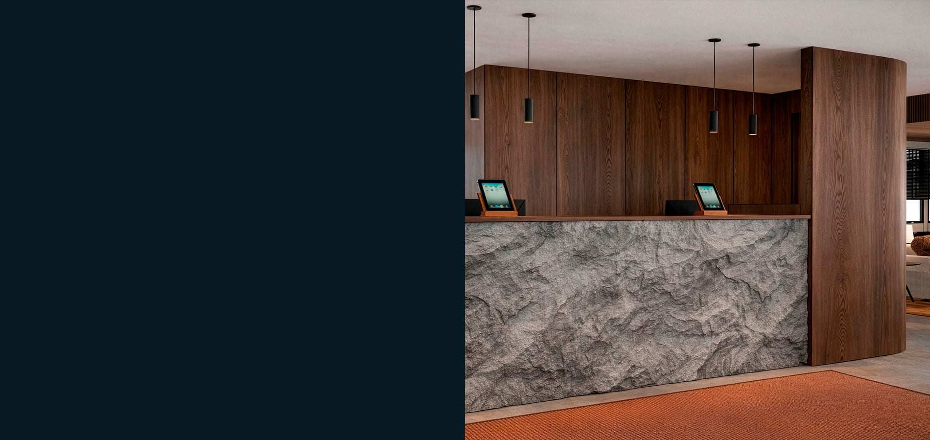 una habitación con una cama y una pintura en la pared