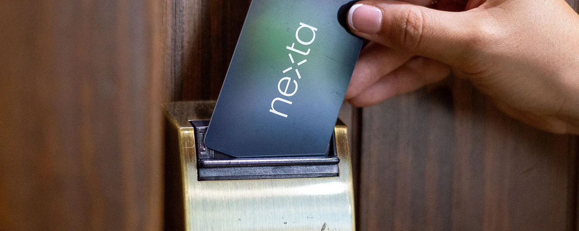 Desliza tu tarjeta Nexta para acceder a tu habitación en Hoteles en Andorra - Nexta Web Oficial.
