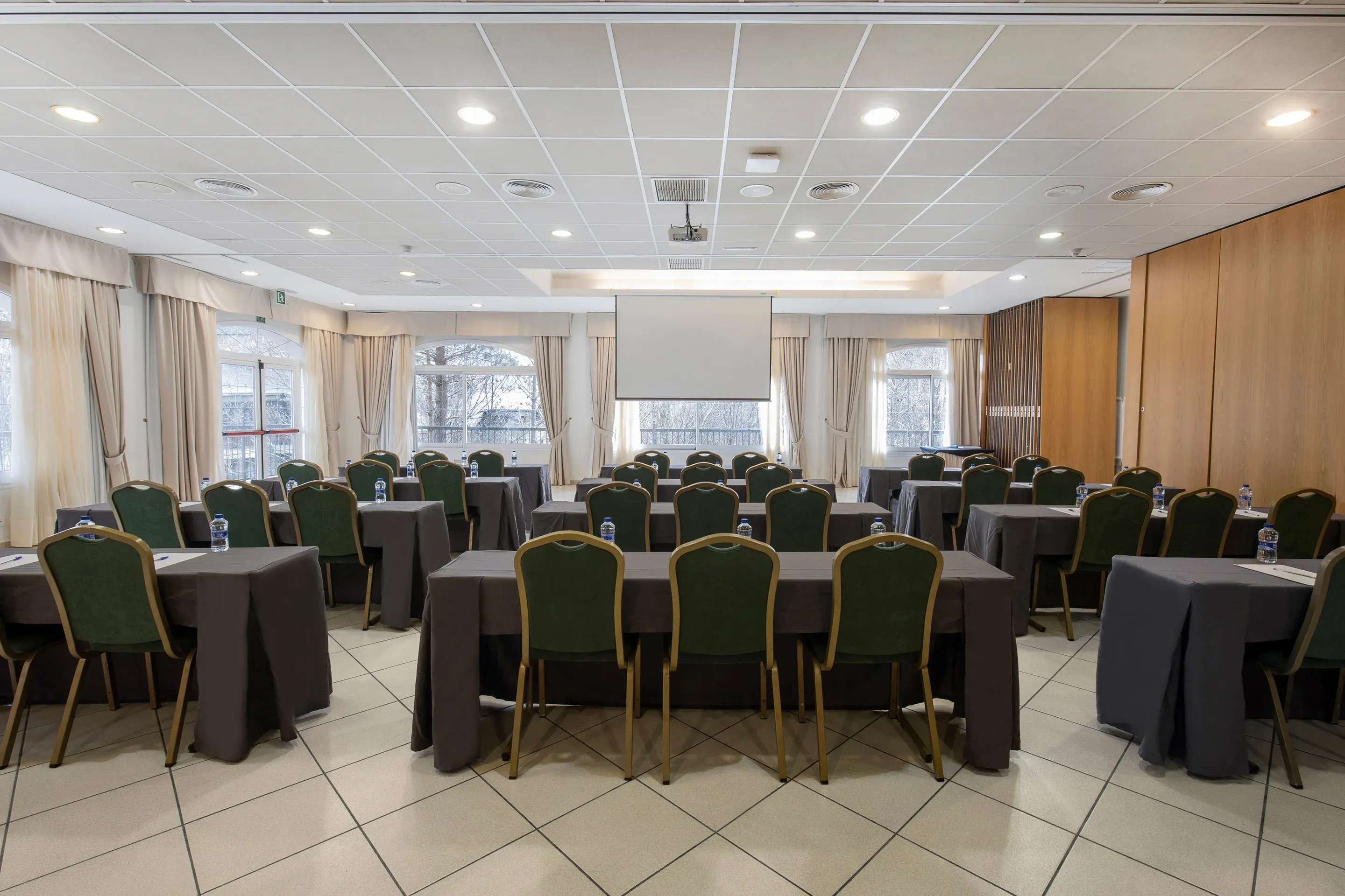 NEXTA: Corporate event room with chairs and tables for conferences.