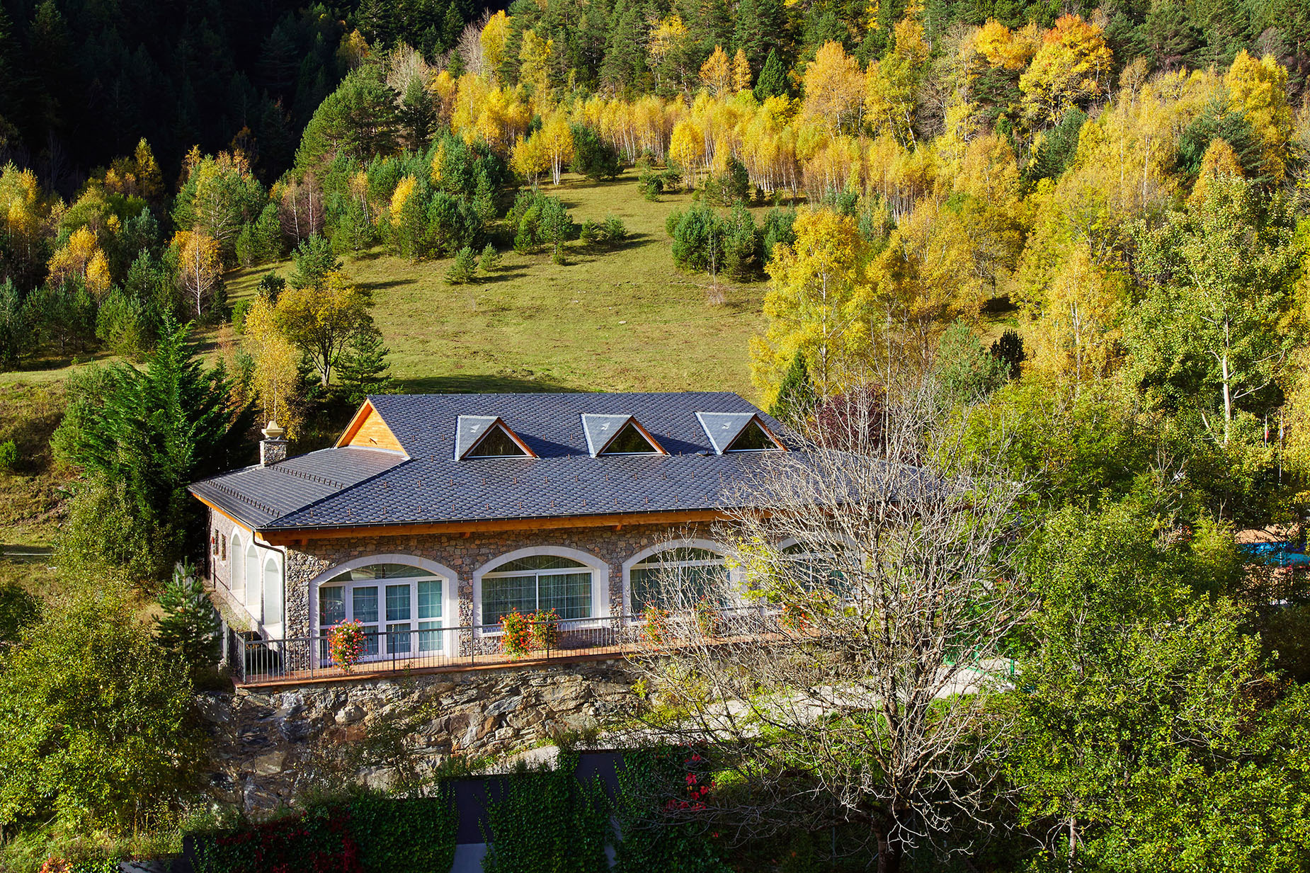 Casa rural en los Pirineos, ideal para esquiar y disfrutar de la naturaleza. NEXTA: Corporativa