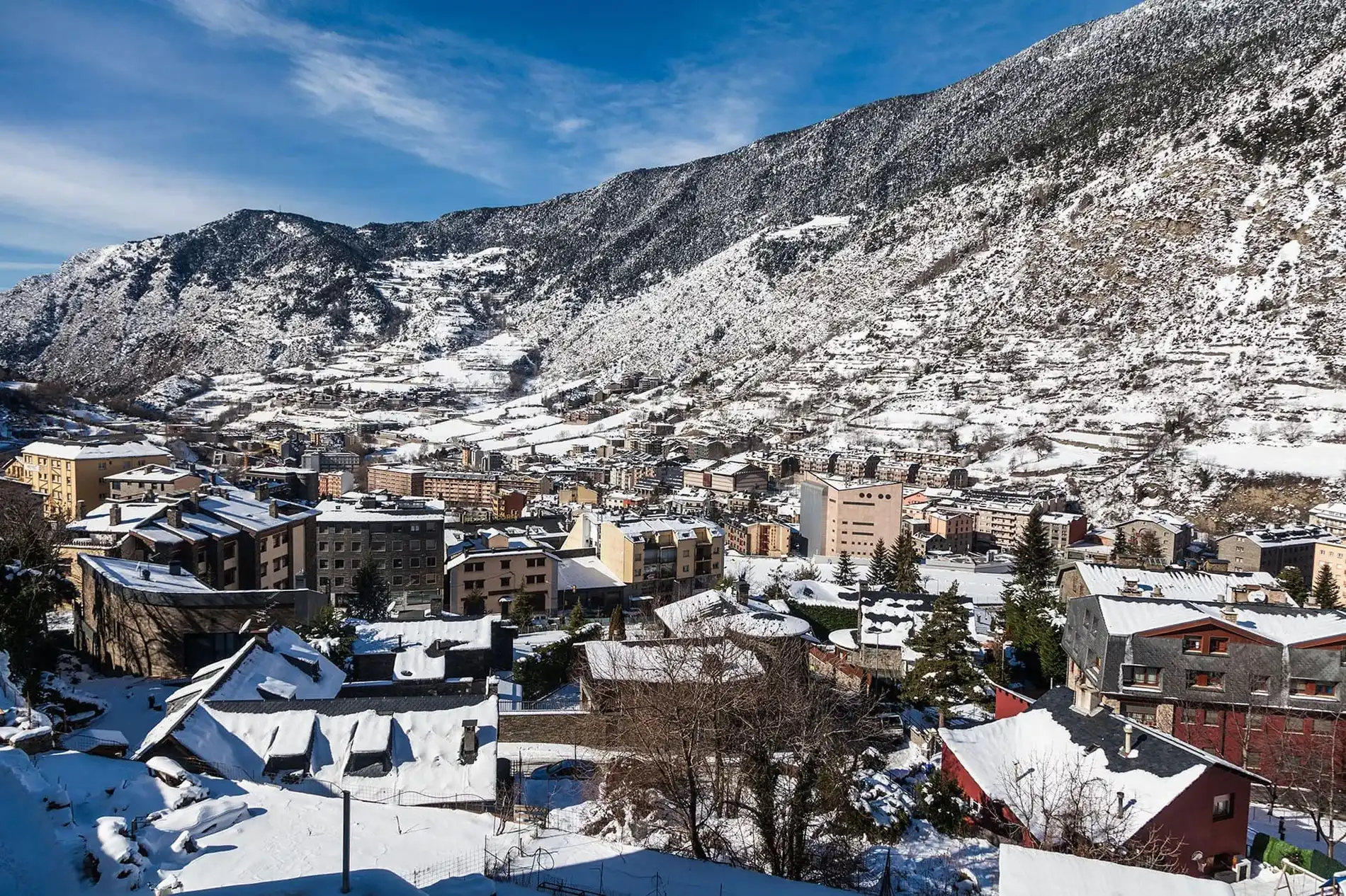 Apartamentos Shusski | Nexta | Andorra: vistas nevadas en la web oficial.