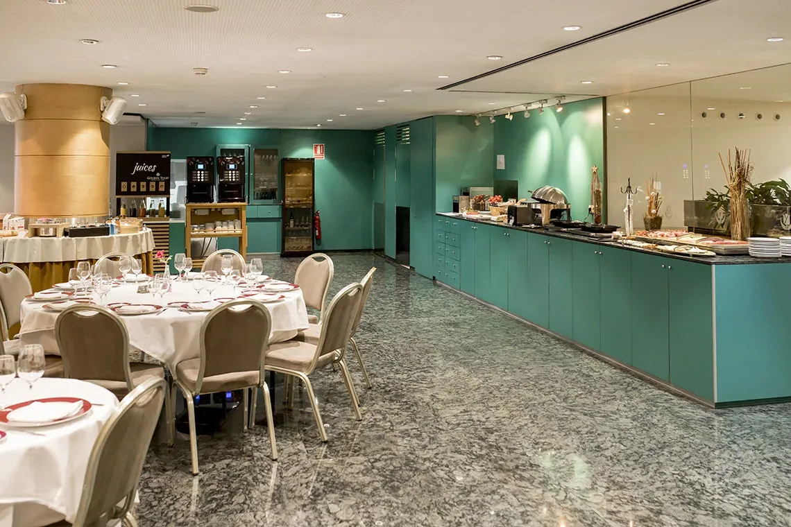 Postre gourmet amb fruits vermells i vi, ideal per al teu esdeveniment NEXTA: Corporativa.