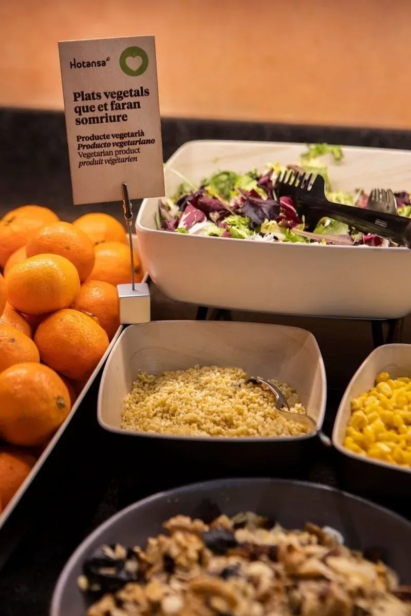 NEXTA: Corporativa vegetarian dishes: fresh salad and oranges.