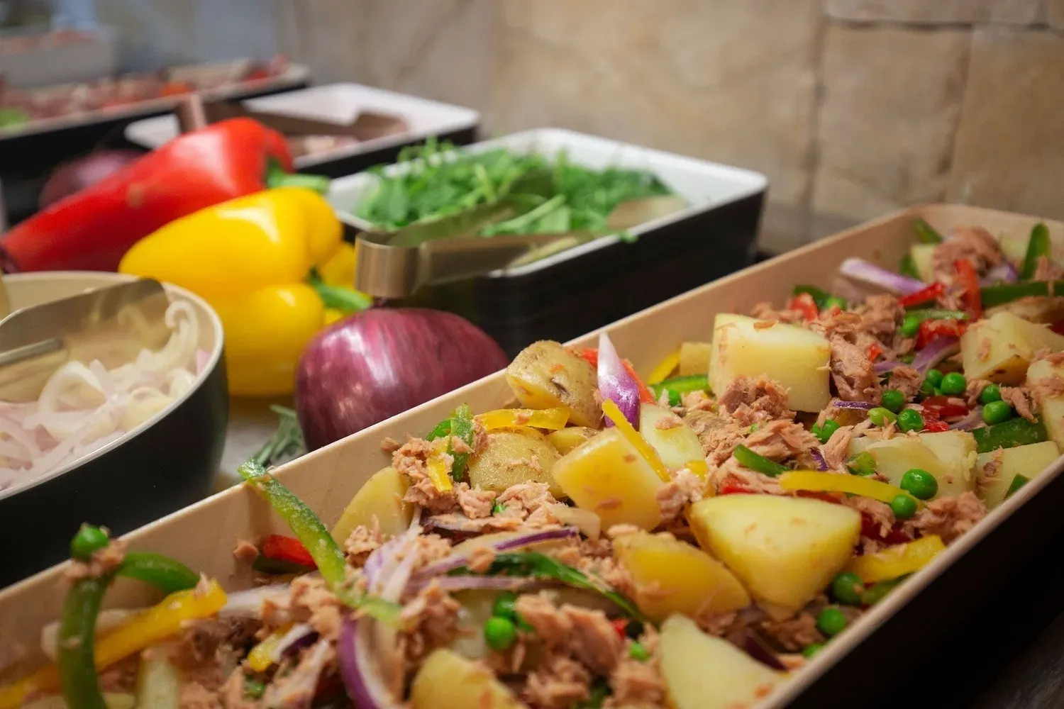 Salade NEXTA: Corporativa de thon et pommes de terre, parfaite pour les réceptions.