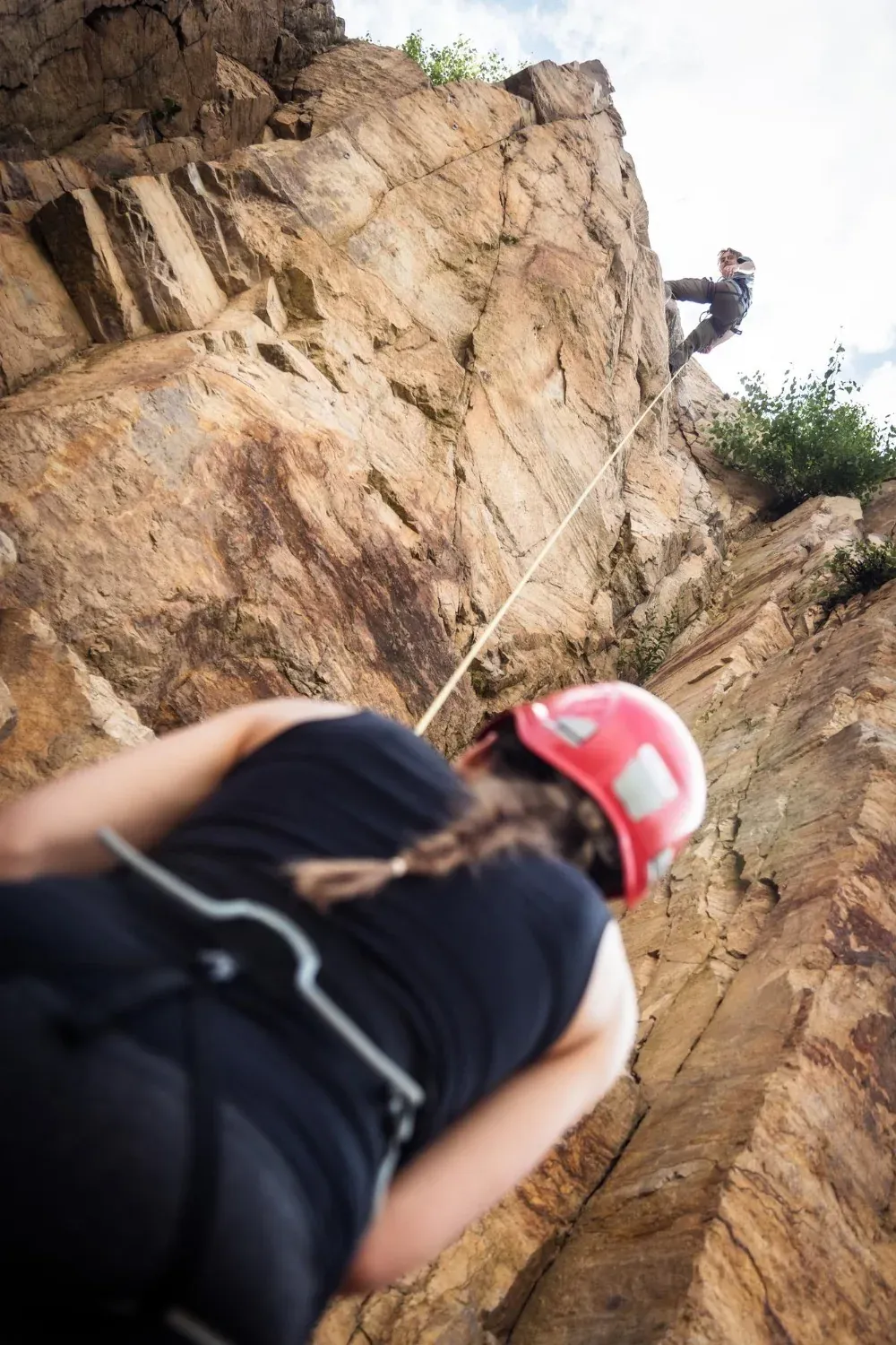 Rock climbers, close-up harness view NEXTA: Corporativa