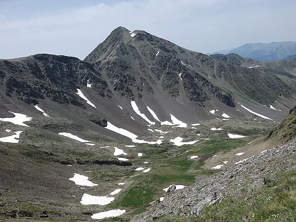 Paisaje montañoso NEXTA: Corporativa, vistas espectaculares.