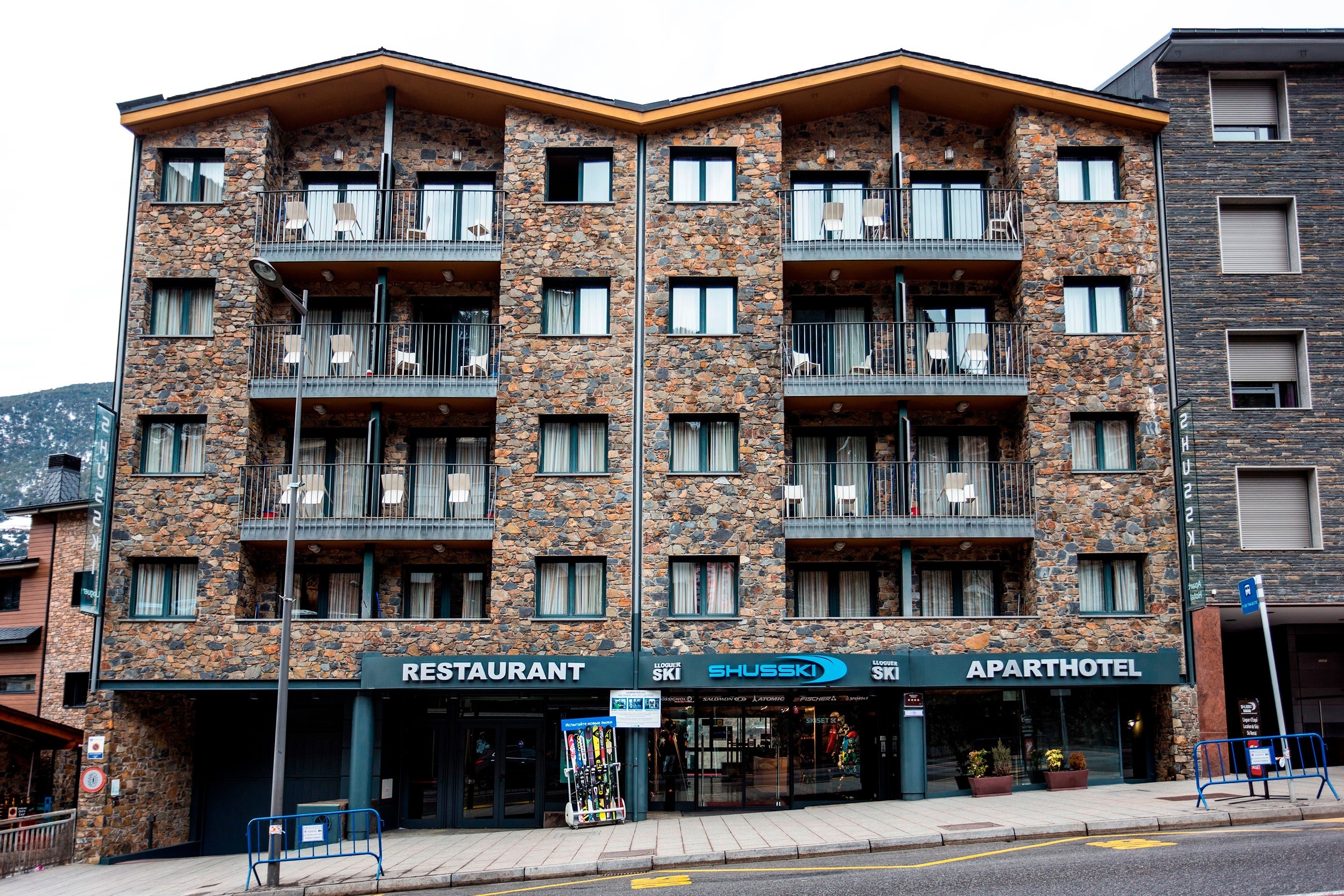 a building with a sign that says ' shusski aparthotel ' on it