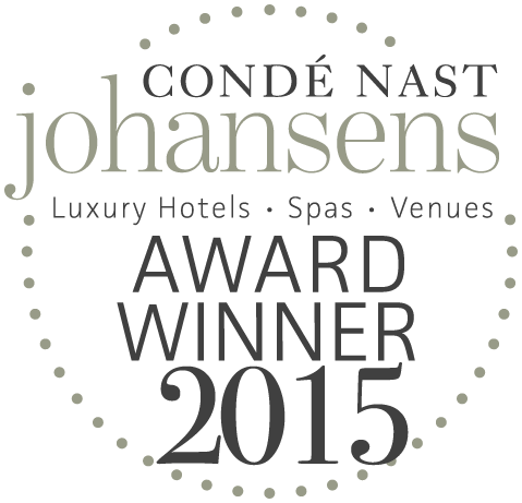 En Condé Nast Johansens "Award Winner 2015"-logotyp, som utmärker lyxhotell, spa och mötesplatser, omgiven av en prickad cirkel.