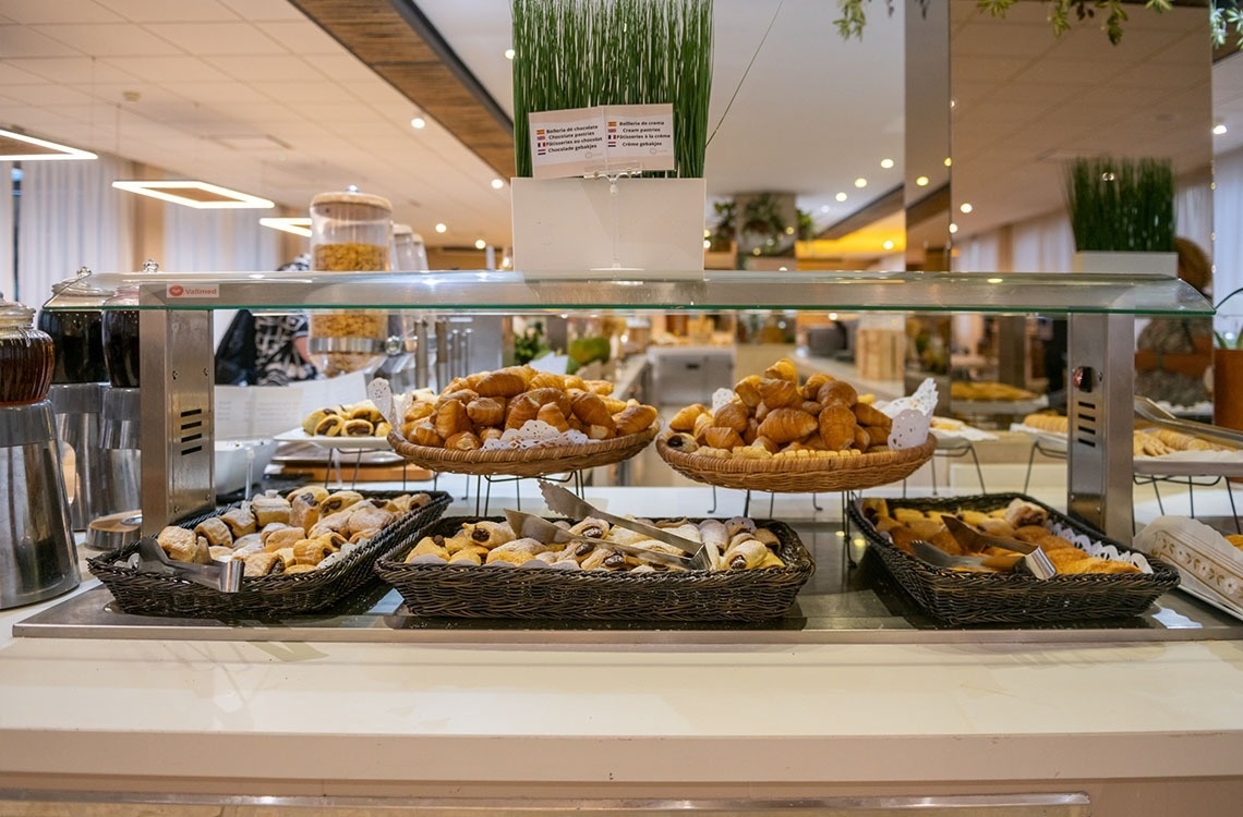 a buffet with a sign that says ' bread ' on it