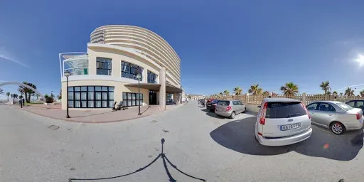 Hotel Puente Real **** Torremolinos: Modern facade with palm trees and parking.
