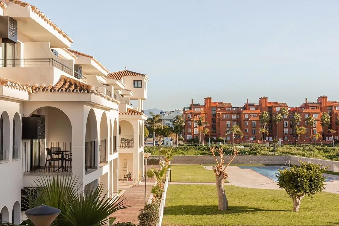 Hotel Puente Real: resort with pools and balconies.