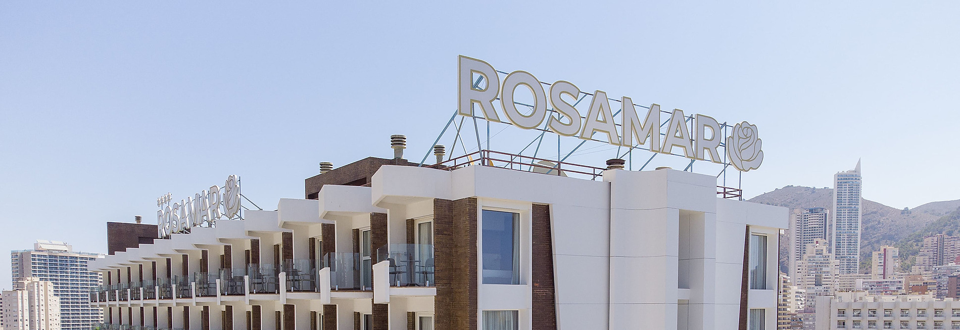 Fachada del Hotel Rosamar vista desde arriba