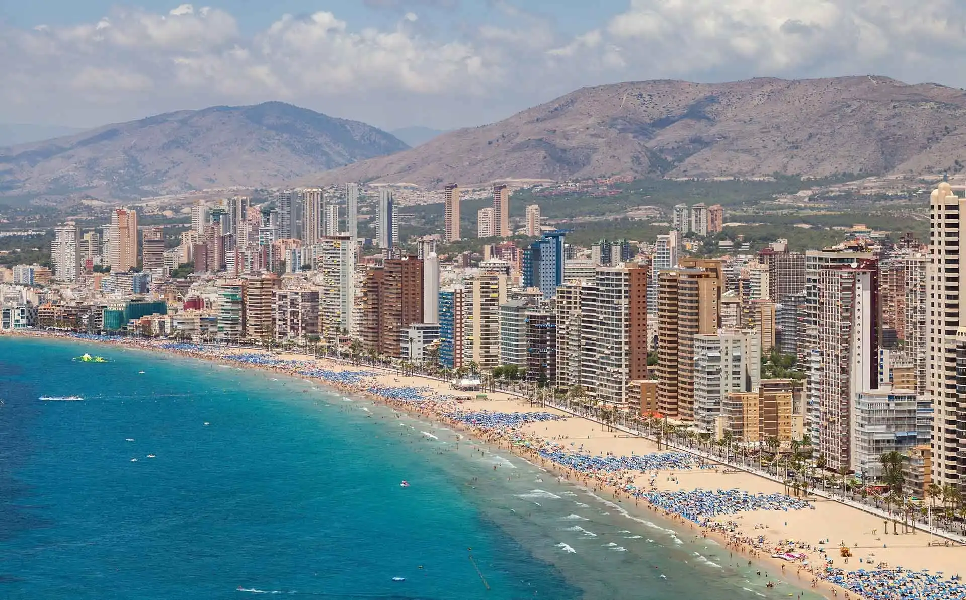 
              Playa de Levante de Benidorm: qué hacer y cómo disfrutarla con niños