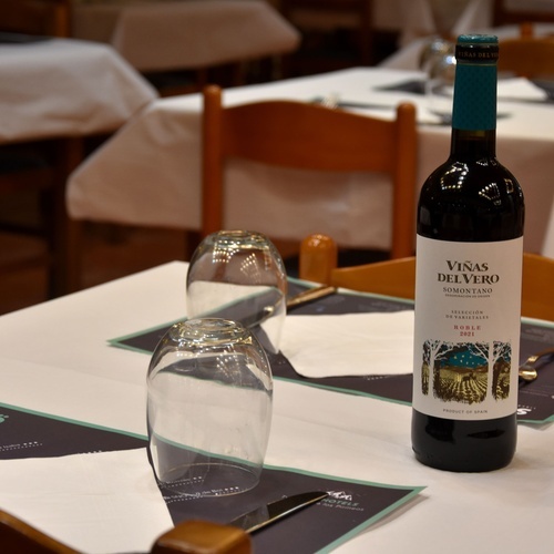 a bottle of viñas del vero sits on a table